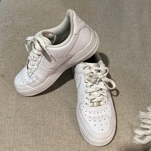 Nike Air Force 1 White Size 6.5 (Men) Like New - Picture 5 of 8